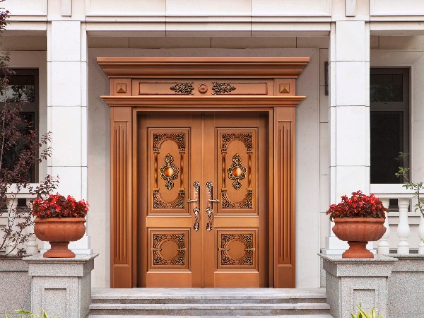 在安裝別墅銅大門時(shí)我們應(yīng)該注意些什么？