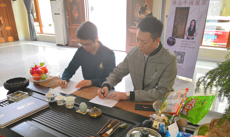 佛山銅門生產(chǎn)廠家愛(ài)唯銅兿