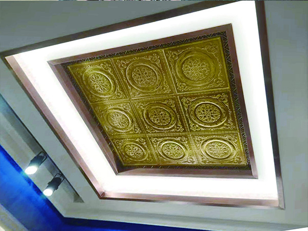 愛(ài)唯銅門(mén)